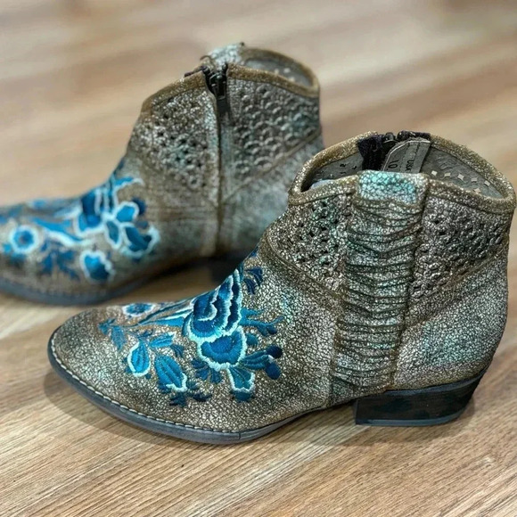 Circle G Embroidered Ankle Boots NWOT - Picture 3 of 6